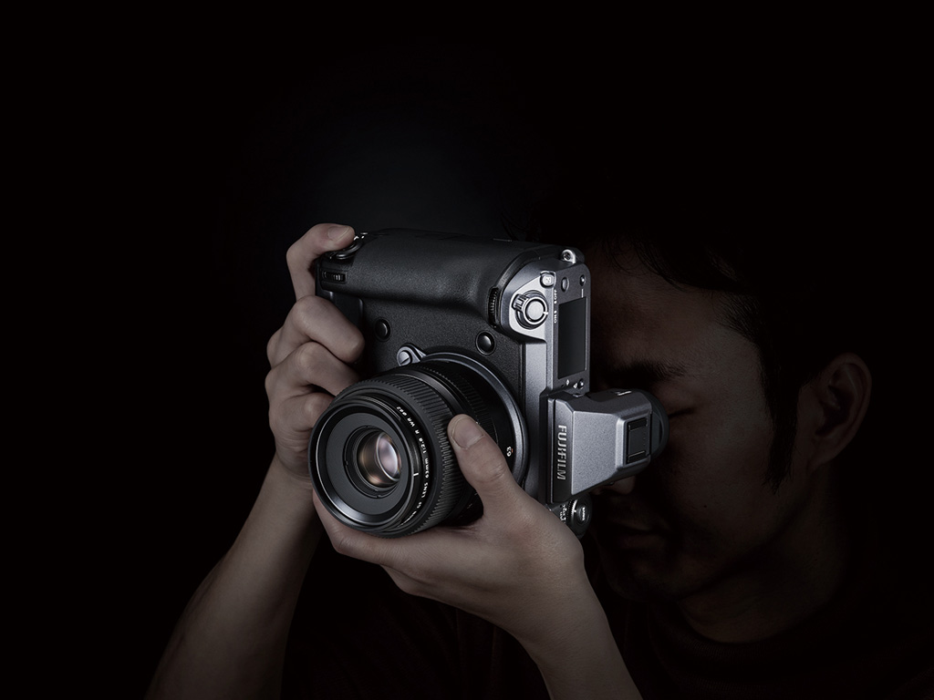 Fujifilm con la fotocamera GFX 100 si è aggiudicata dalla giuria dell'EISA Expert Imaging and Sound Association il premio