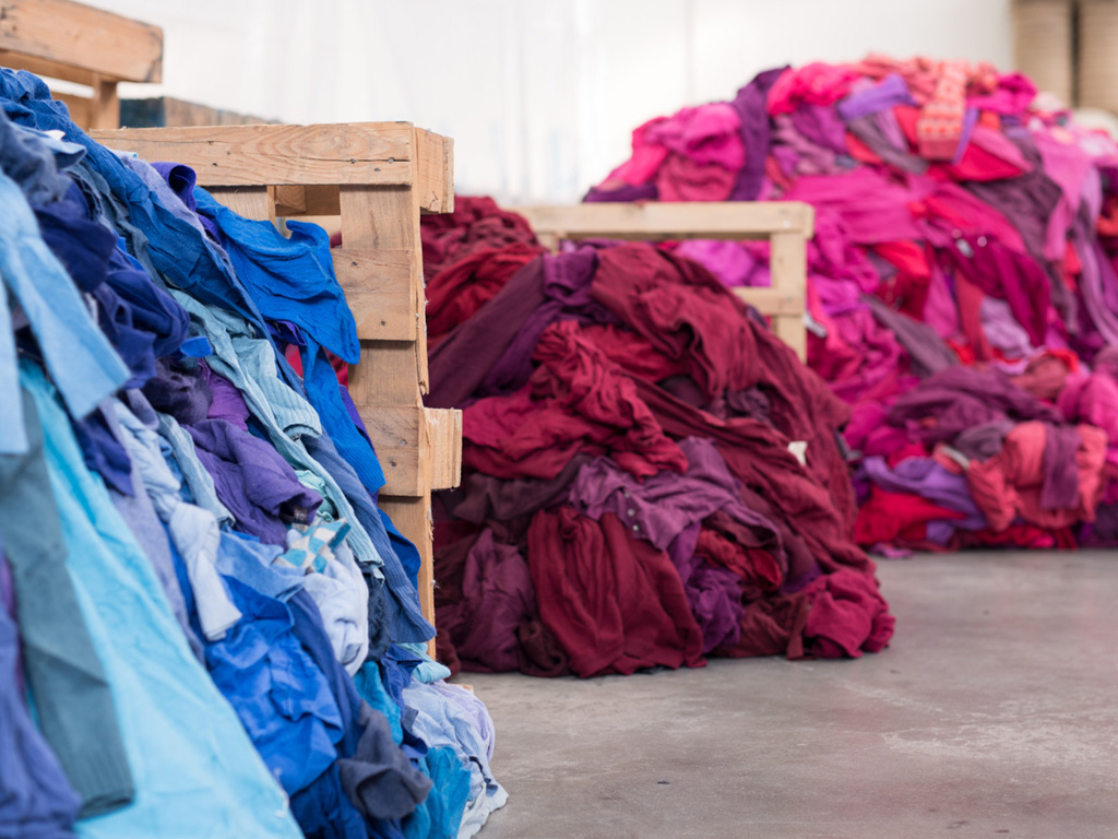 Tesma Cashmere. L’azienda è specializzata nella produzione di cashmere riciclato e nella
trasformazione di materie prime tessili.