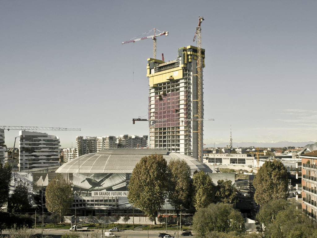 Andrei Maffei. La Torre Allianz, edificio progettato dagli architetti Andrea Maffei e Arata Isokazi. In costruzione nell'ex area Fiera, CITYLIFE a Milano (foto Studio Chemollo)