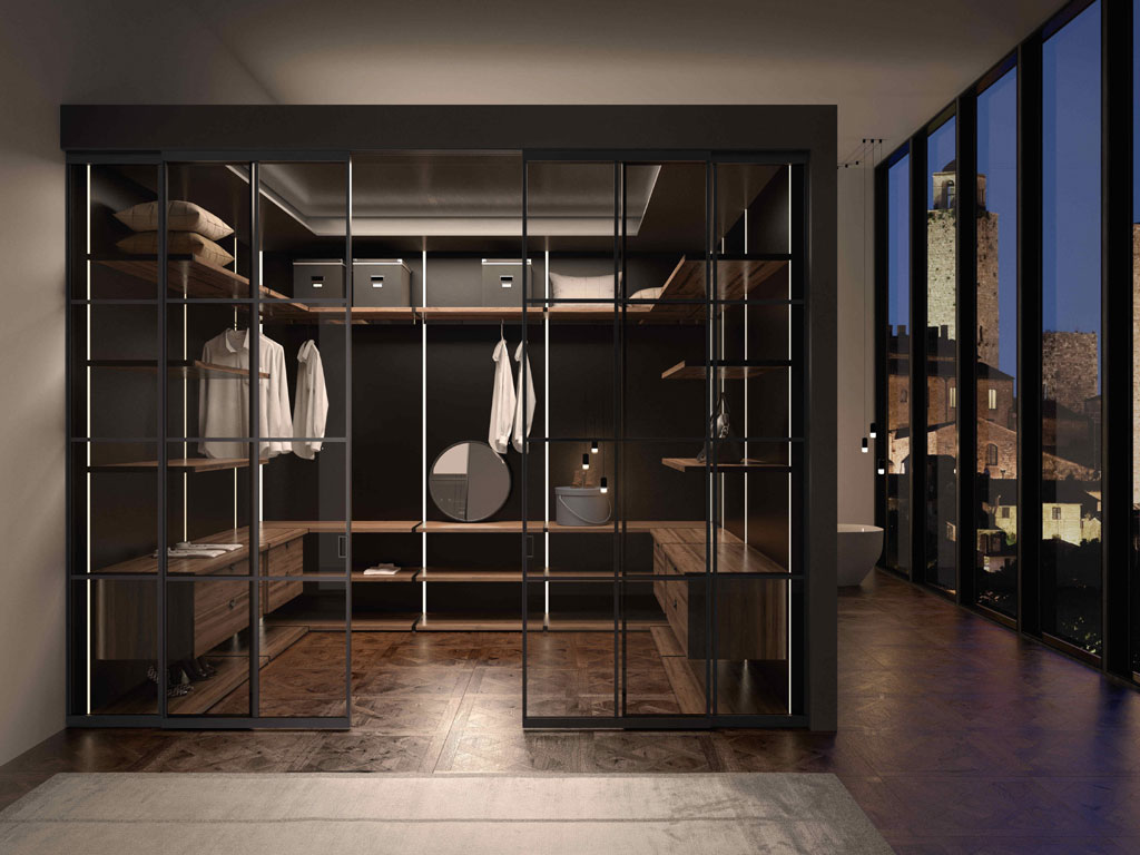 Albed. “Ri-Vista” disponibile in due soluzioni a parete, fissa o scorrevole su binario, è un progetto interamente personalizzabile. Dai montanti in alluminio, disponibili nei colori champagne, nero, alluminio, bianco e bronzo, ai vetri in numerose finiture, fino agli interni in essenza o in laccati ral. Ogni particolare è studiato per garantire un prodotto di altissima qualità e di grande presenza scenica. Per una cabina armadio unica nella sua semplicità.