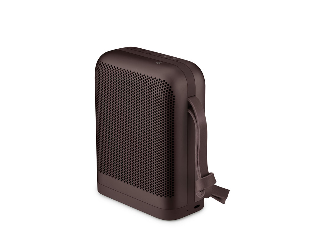 Bang & Olufsen. Beoplay P6 lo speaker portatile dal suono potente. Offre un’intensa esperienza acustica, mentre il suono True360 assicura una dispersione equilibrata del suono. Per chi desidera scoprire il Signature Sound di Bang & Olufsen a casa o all’aperto(prezzo consigliato Euro 400).