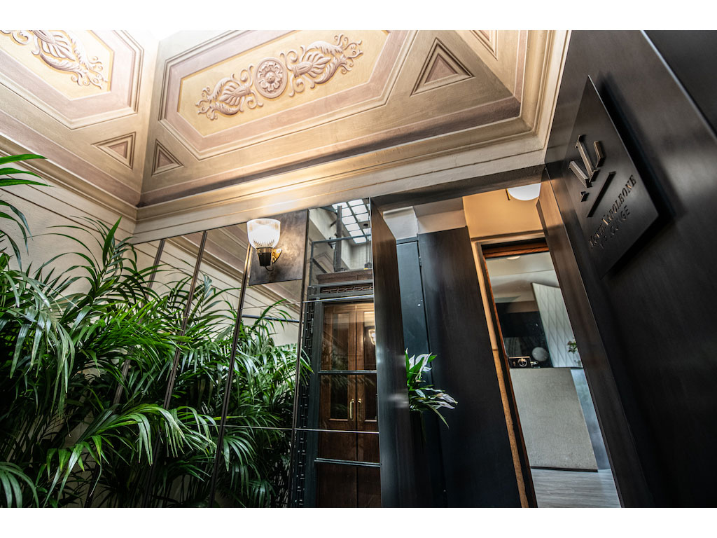 MonteNapoleone VIP Lounge. La nuova sede all'ultimo piano del civico 23 a Milano.