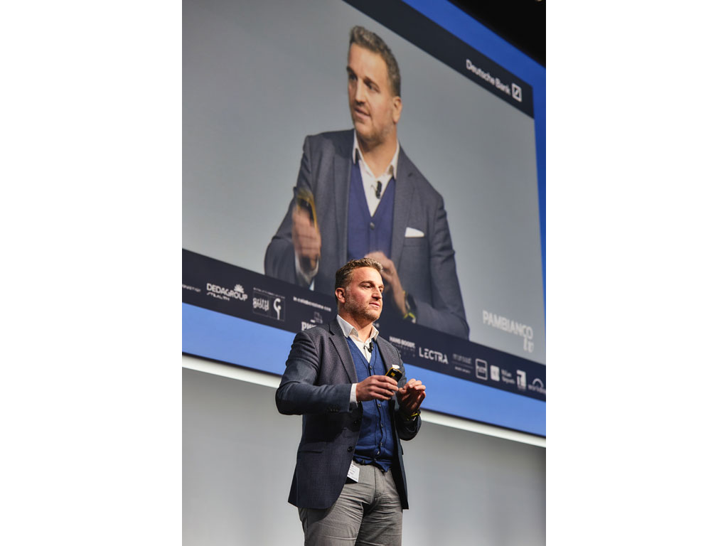Pambianco Strategie di Impresa. Alberto Frasarin, Country Head Google Customer Solution per l’Italia ha condiviso con la platea le caratteristiche dei consumatori moderni: globali, informati, attenti alla sostenibilità e sempre più esigenti. In un percorso di acquisto sempre meno lineare, il digitale assume un ruolo cruciale per fronteggiare le nuove sfide per i brand del fashion.