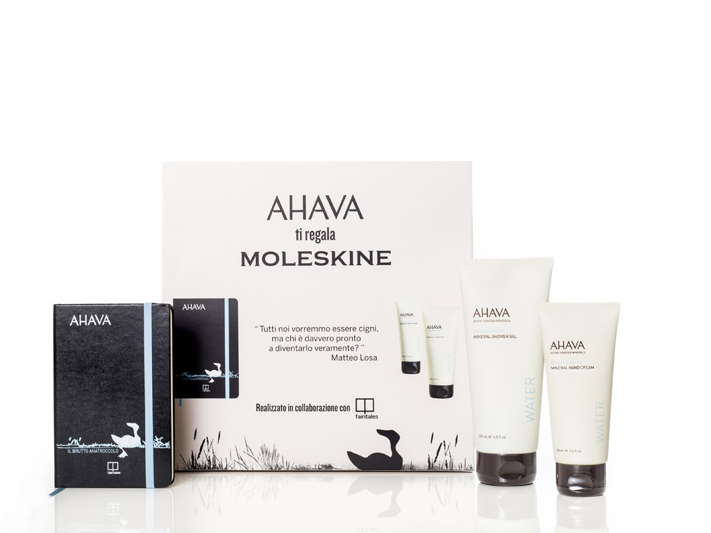 AHAVA Dead Sea Laboratorie distribuito in Italia da Luxury Lab Cosmetics. Cofanetto beauty firmato con Moleskine e Fairiteles. Prezzo euro 39,90.