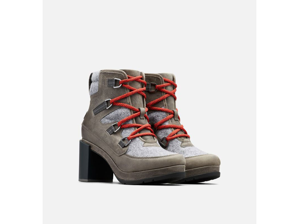 Sorel. Modello Blake™ Lace, stivaletto donna con tacco deciso e lacci rossi. La tomaia è una combinazione di pelle primo fiore e feltro impermeabile. Fodera in maialino. Prezzo euro 239,99.