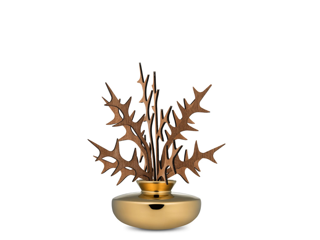 Alessi. Design Marcel Wander. Diffusore a foglie per ambiente in porcellana. Foglie in legno di mogano. Fragranza “Ohhh”. Il diffusore è abbinato ad un flacone di essenza da 150 ml. la cui durata varia da due a tre mesi, in base alla temperatura e all’umidità dell’ambiente. (Ø cm 11,5 – h cm 18 – ml 150. Prezzo al pubblico 65,00).