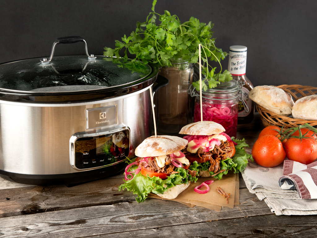 Electrolux. Pentola elettrica “Slow Cooker ESC7400”.