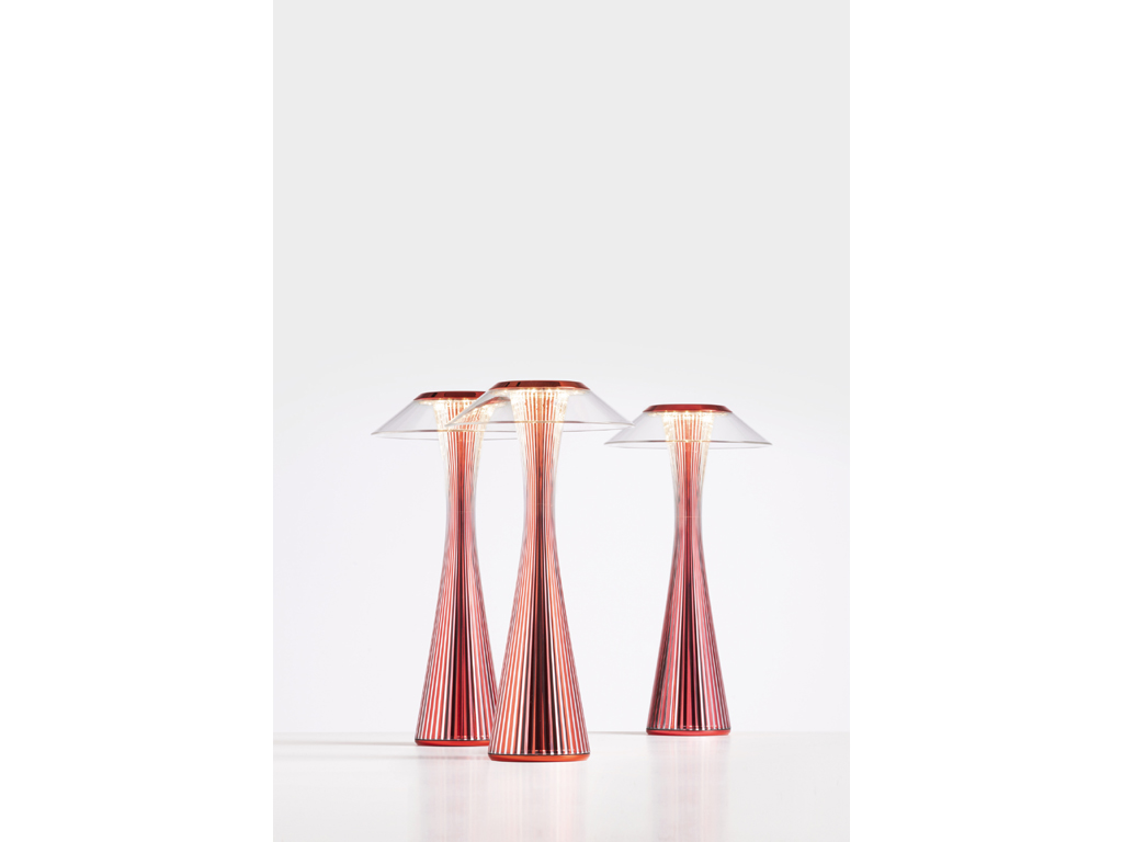 Kartell. “Space”, lampada da tavolo progettata da Adam Tihany.