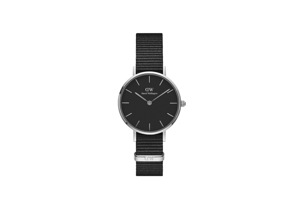 Daniel Wellington. Orologio da uomo modello Classic Black Cornwall Silver. Meccanismo Japanese Quartz Movement. Cinturino nero NATO, intercambiabile. Resistente all’acqua fino a 3 ATM.