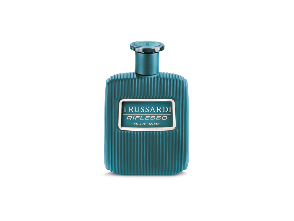 Trussardi Parfums. Riflesso Blue Vibe Limited Edition. La creatività maschile interpretata dalla maître parfumeur Véronique Nyberg, vicepresidente di Mane, antica maison essenziera francese (100 ml, prezzo euro 93.00).