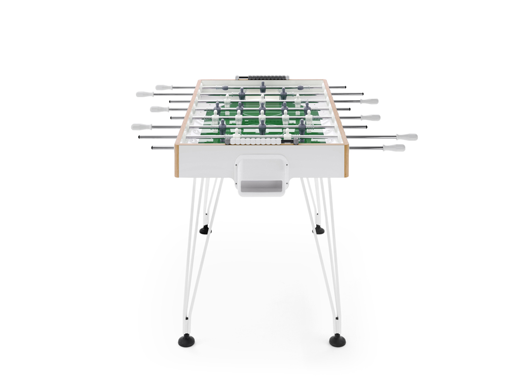 FAS Pendezza. Apollo 2020. Calciobalilla, indoor e outdoor. Le gambe sono in tondino metallico a ø12. Il portiere con rotazione 180º con piedino regolabile e aste telescopiche come optional. La coperta calciobalilla come optional. Lo spessore sponda è di 22 mm. Altezza impugnatura è di 85 cm. Misure campo da gioco: 114,5x70,5 cm.