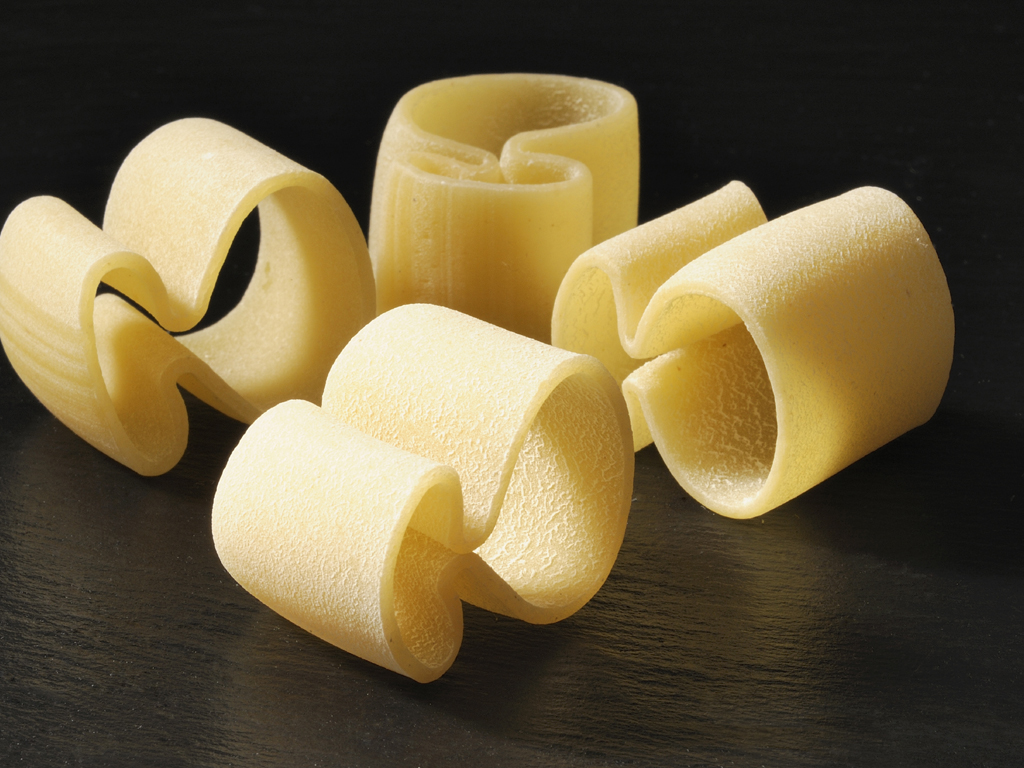 I Food Designer. I Campotti di Gragnano sono un formato esclusivo del Pastificio dei Campi, ideato dal designer Mauro Olivieri. La forma particolare ad