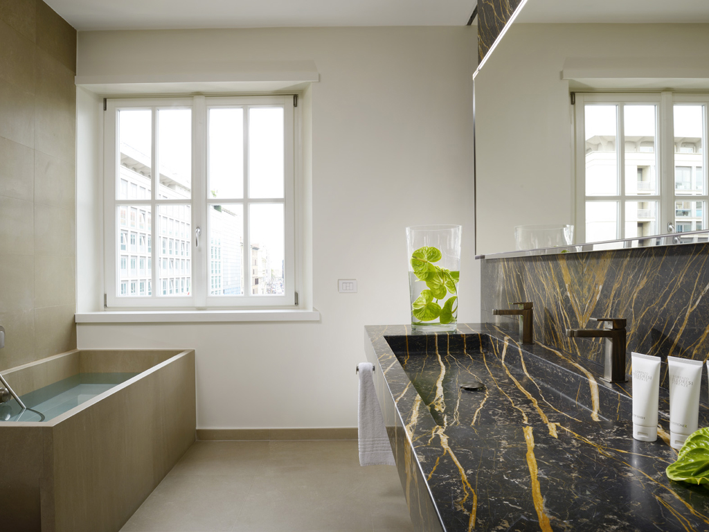 Palazzo Montemartini Rome - A Radisson Collection Hotel. L’albergo offre 82 ampie camere e suite dotate di ogni comfort, da terrazze con vista sulla Capitale alla SPA privata.