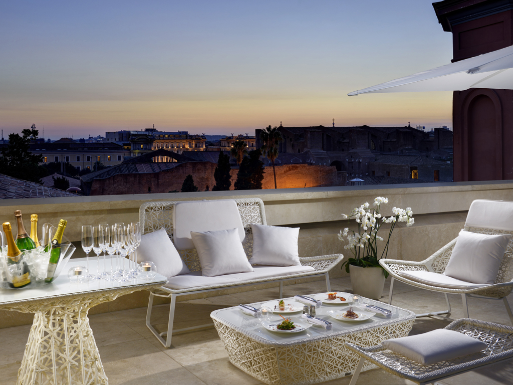 Palazzo Montemartini Rome - A Radisson Collection Hotel. La terrazza panoramica.