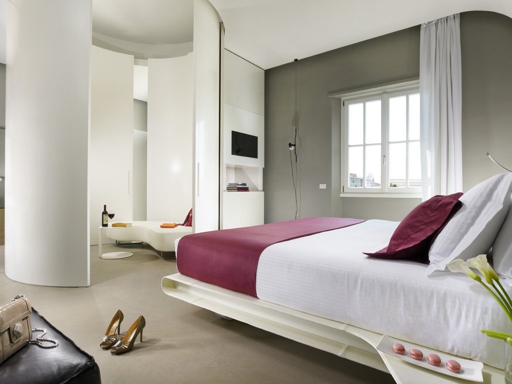 Palazzo Montemartini Rome - A Radisson Collection Hotel. L’albergo offre 82 ampie camere e suite dotate di ogni comfort, da terrazze con vista sulla Capitale alla SPA privata.
