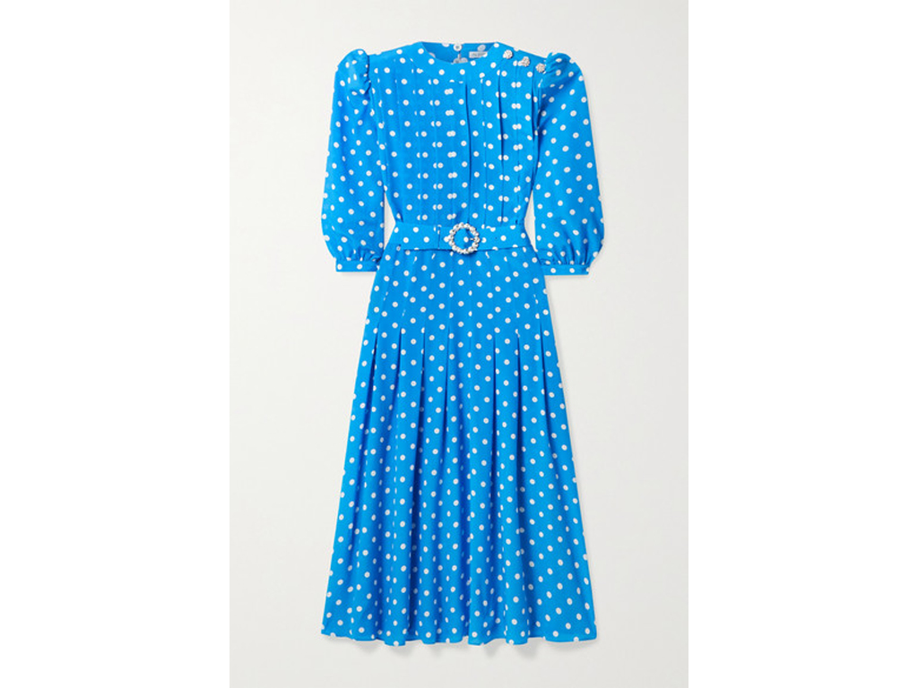 Alessandra Rich. Abito midi in crepe di seta a pois con bottoni decorativi e cintura con fibbia in strass. Su Mytheresa.com
