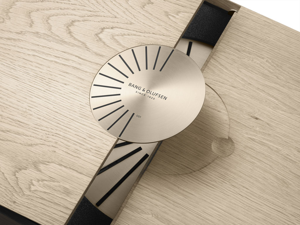 Bang & Olufsen. Beogram 4000c Recreated Limited Edition. Ogni giradischi è completamente restaurato, numerato in modo univoco e ha una garanzia di cinque anni. La scatola che lo contiene è in massello di rovere artigianale con dettagli in alluminio.