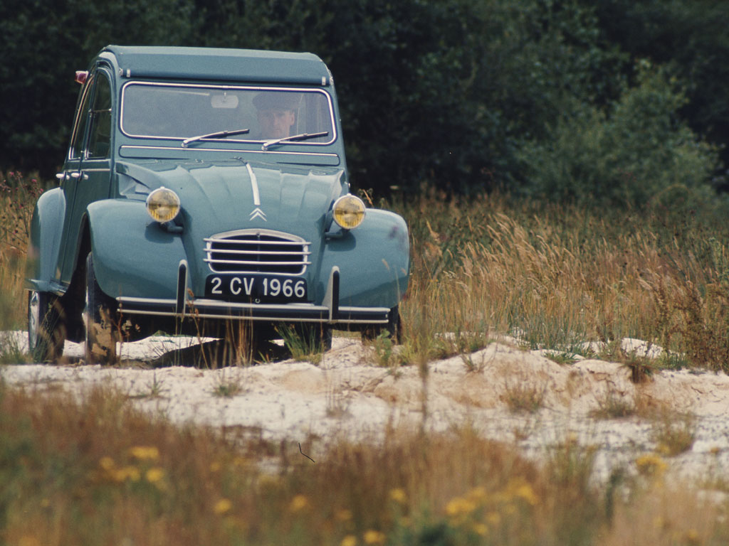 Citroën 2CV. Modello del 1966.