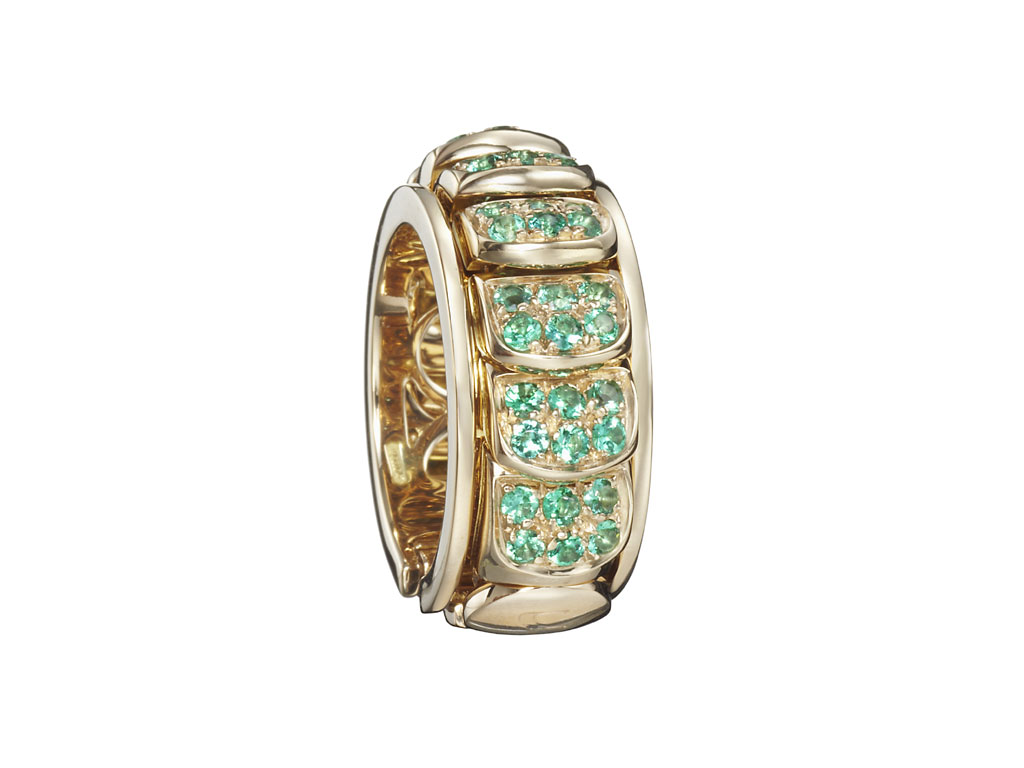 Farnese Gioielli. L’anello “Luxor Gold Green Spine” può trasformarsi, semplicemente cambiando il “dorso”.