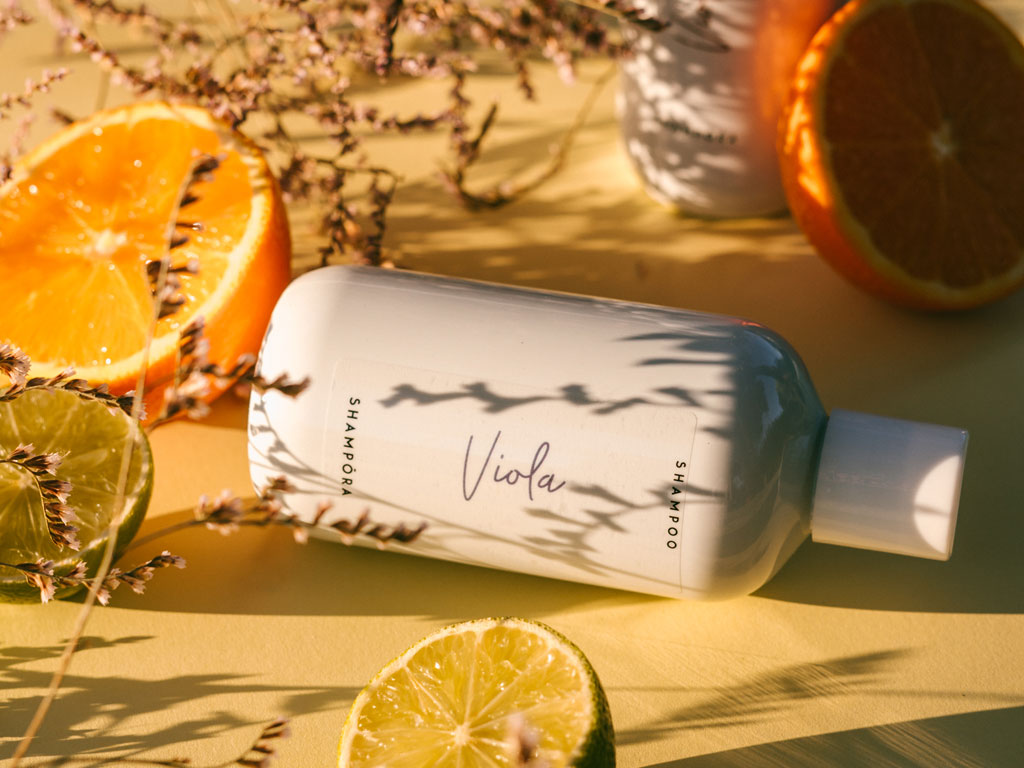 Shampora. La prima linea di hair-care personalizzata con infinite combinazioni di shampoo, balsamo e leave-in. I prodotti non contengono siliconi, parabeni e petrolati.