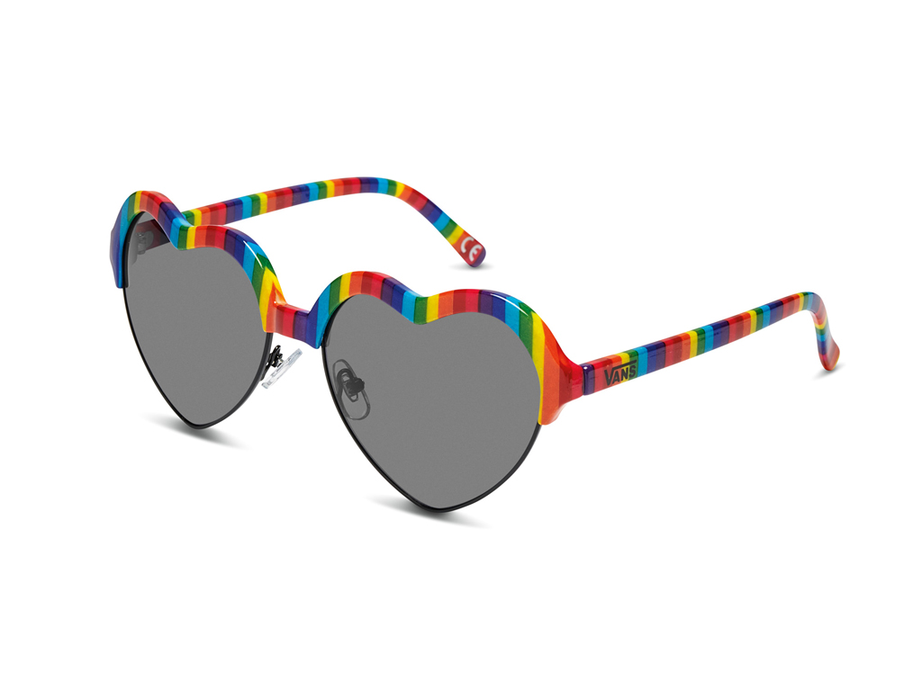 Vans. Occhiali da sole con lenti a forma di cuore e astine color arcobaleno. Prezzo: euro 18,00.