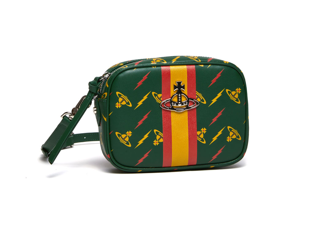 Vivienne Westwood. Il logo della Maison e saette colorate adornano la “Hampton Camera” bag.