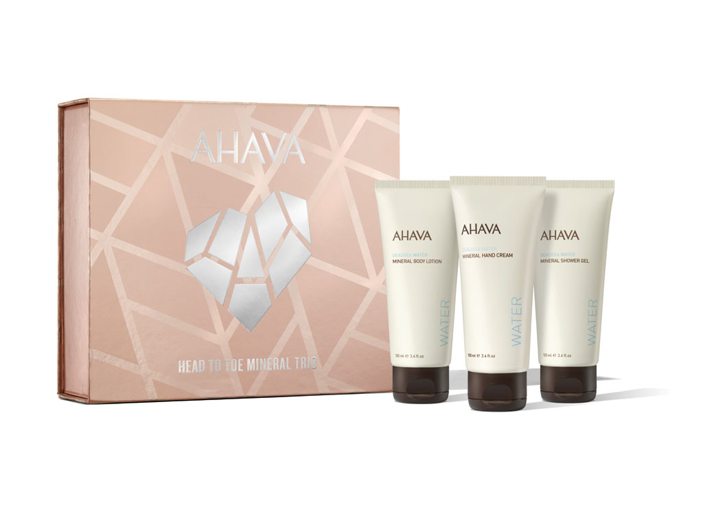Ahava. Cofanetto regalo. Head to Toe Mineral Trio. Prodotti: Mineral Body Lotion 100 ml; Mineral Hand Cream 100 ml; Mineral Shower Gel 100 ml. Prezzo: euro 39,00.