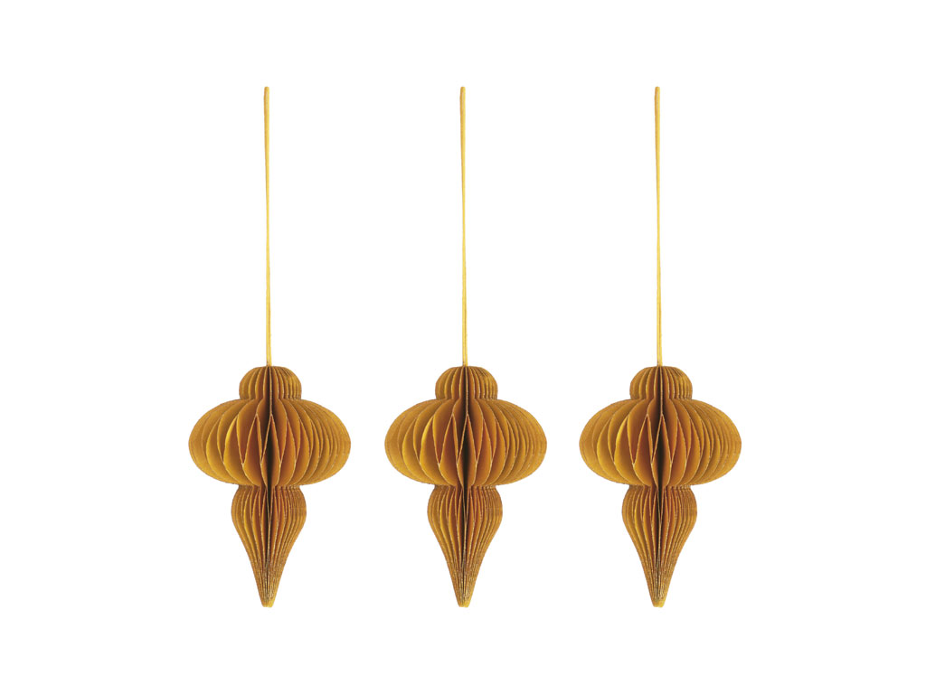 Kave Home. Una collezione di decori tridimensionali, pop up che al termine delle festività si potranno piegare e riporre con semplicità per essere riutilizzati l’anno successivo. Nell’immagine, il set di tre boule Yukii. Prezzo: Euro 10,00.