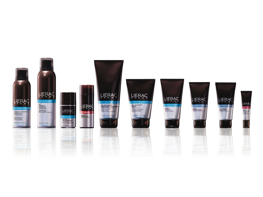 Lierac. Trattamenti Expertise: Premium-Fluido, anti-età globale. Flacone da 40ml. Anti-rides, fluido riparatore. Flacone da 50ml. Prezzo: euro 49,90. Contour des yeus, gel defaticante. Tubo da 15ml. Prezzo: euro 25,00. Trattamenti quotidiani: Ultra hydratant, balsamo comfort estremo. Tubo da 50ml. Prezzo: euro 31,90. Anti-fatigue, gel energizzante. Tubo da 50ml. Prezzo: euro 34,88. Trattamenti rasatura&igiene: Nettoyant Purifiant, gel mousse viso. Tubo da 100ml. Mousse à raser, idratante protettivo. Flacone da 150ml. Prezzo: euro 12,50. Après rasage, balsamo lenitivo. Tubo da 75ml. Gel douche 3 en 1, gel mousse. Tubo da 200ml. Prezzo: euro 10,80. Déo 24H, Roll-on anti-aspirante. Flacone da 50ml. Prezzo: euro 12,90.