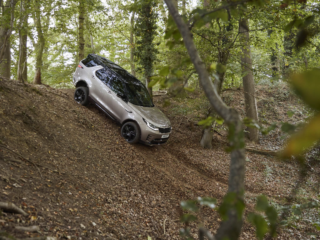 Land Rover. Nuova Discovery 21MY Dynamic.
