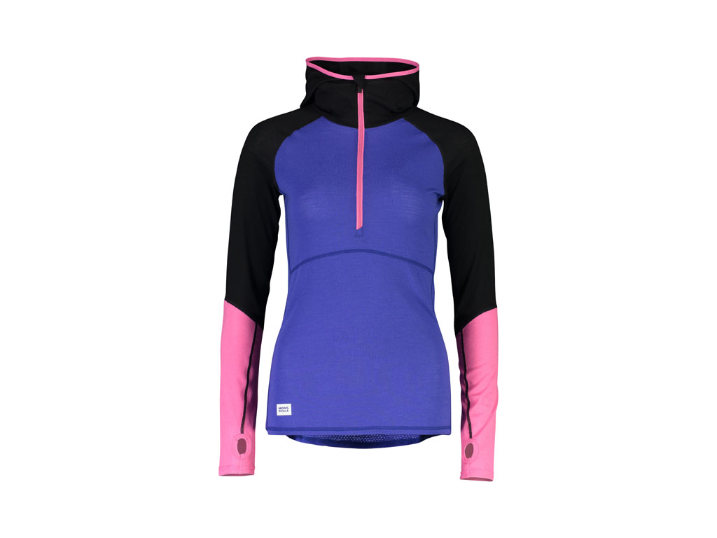 Mons Royale. Brand commercializzato in Italia da Nitro Distribution Italia. Bella Tech Hood. Maglia tecnica in tessuto Ultra Light in lana Merino Air-Con traspirante e resistente agli odori. Fianchi sagomati, maniche raglan, cuciture piatte, zona posteriore allungata e maniche con asole per i pollici. Tonalità: Blue Velvet, Mint Edge, Balck Neon e Blue Black. Prezzo consigliato: euro 110,00.