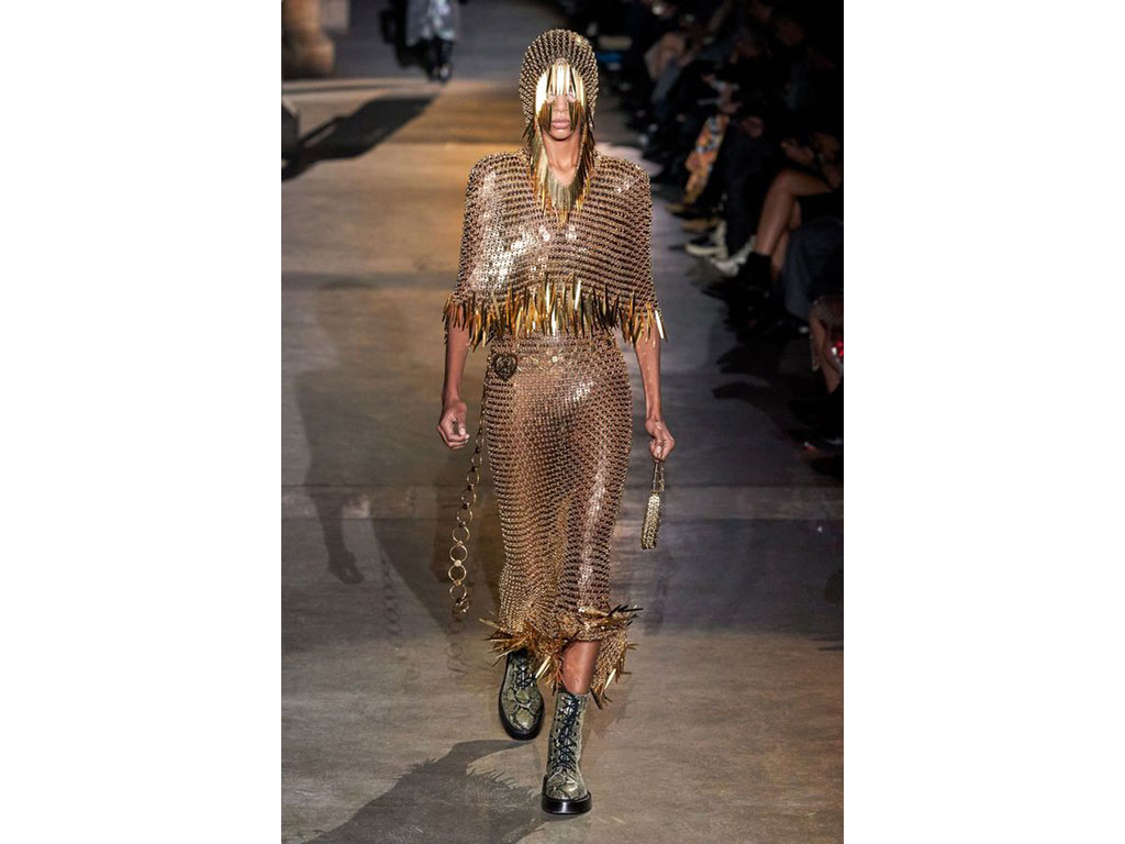 indossare il colore oro gold nel 2021