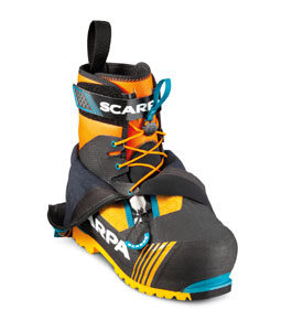 Phantom 8000 HD di Scarpa conquista la cima del K2