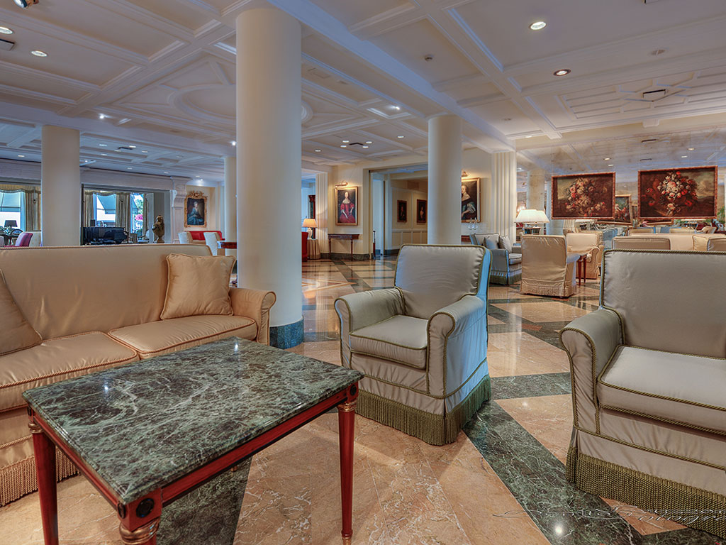 Excelsior Palace Hotel Rapallo. La Hall.