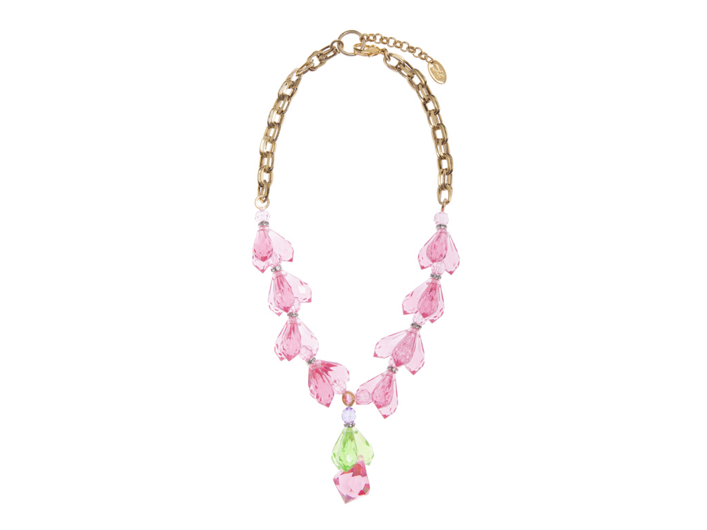 Radà. Collana con dettagli in plexi rosa. Prezzo: euro 156,00.
