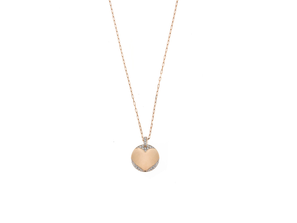Rue des Mille. Collezione Madly. Girocollo con catena maglia allungata sottile, lunga 55 cm. Ciondolo Madly in Love con cuore liscio e zirconi bianchi. Argento 925, galvanica oro rosa 18kt. Prezzo: euro 95,00.