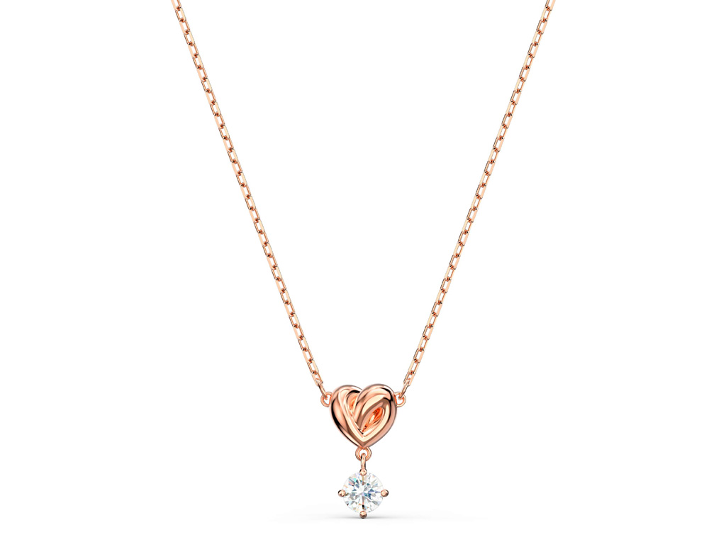 Swarovski. Collezione Lifelong Heart. Pendente con catenina placcato ora rosa e bianco, placcato rodio. Lunghezza catenina: 38 cm. Dimensione pendente: 1.5x0.8 cm. Prezzo: euro 79,00.