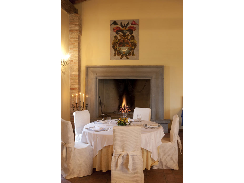 Agriturismo Corte Lantieri. Le antiche sale interne, ampie e dagli alti soffitti, accolgono il Ristorante.