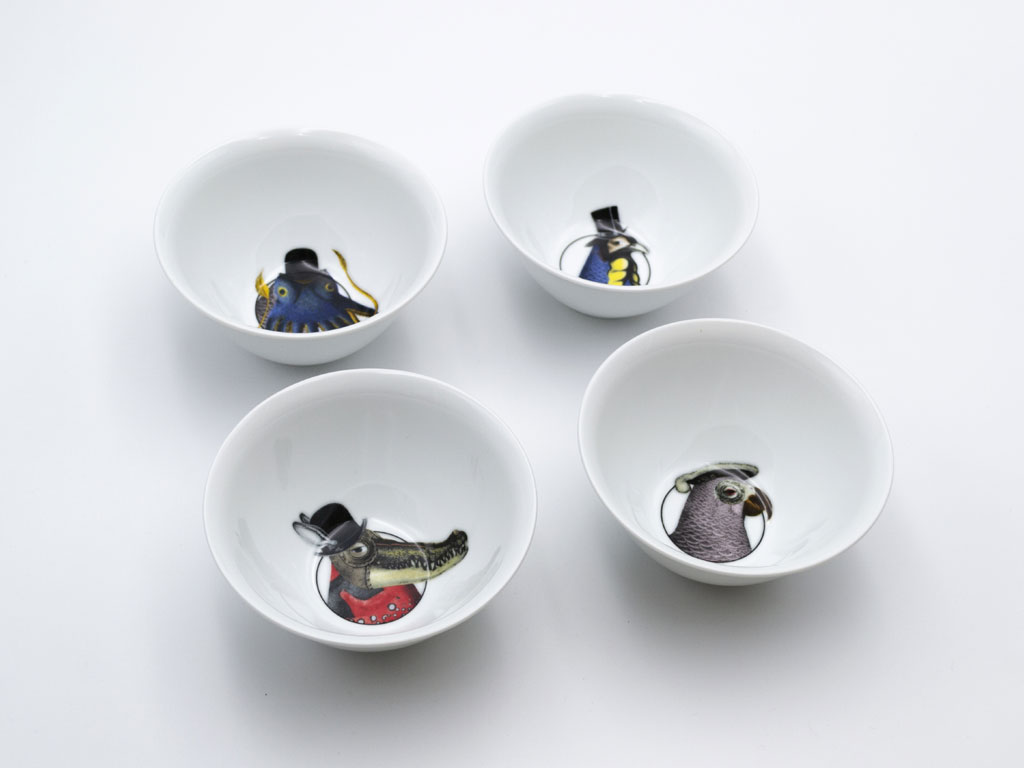 Driade. “The White Snow - Bestiario della tavola”. Pittore, set designer e visual artist, Giuseppe Ragazzini ha realizzato un bestiario componibile basandosi sul principio della metamorfosi e della casualità. Il risultato è un collage animato sempre divertente, ironico, decisamente inaspettato.