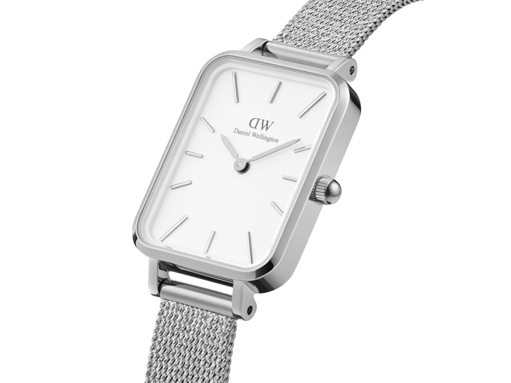 Daniel Wellington. Quadro Pressed Melrose. Orologio con cassa rettangolare, realizzato in acciaio inossidabile. Finitura disponibile in argento o placcato oro rosa. Meccanismo: Japanese Quartz Movement. Cinturino: Press Mesh. Dimensione: 20x26mm. Prezzo: euro 169,00.