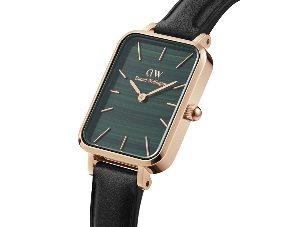 Daniel Wellington. Quadro Pressed Sheffield. Orologio con cassa rettangolare, realizzato in acciaio inossidabile con doppia placcatura. Finitura disponibile in argento o placcato oro rosa. Quadrante: green. Meccanismo: Japanese Quartz Movement. Cinturino: in pelle nero. Prezzo: euro 149,00.