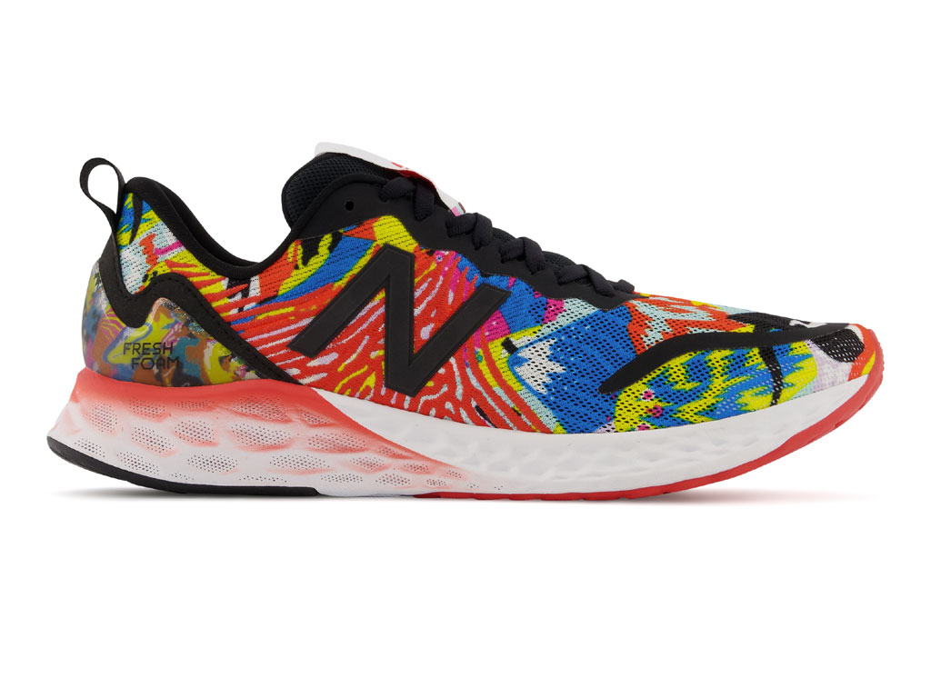 New Balance. Fresh Foam Tempo. Scarpa da corsa unisex realizzata con intersuola in Fresh Foam morbida e ammortizzata. La tomaia, a bassa profilo, riporta i decori realizzati dall’artista Zoie Lam che riprendono il tema della comunità LGBTQIA+. Prezzo: euro 130,00.