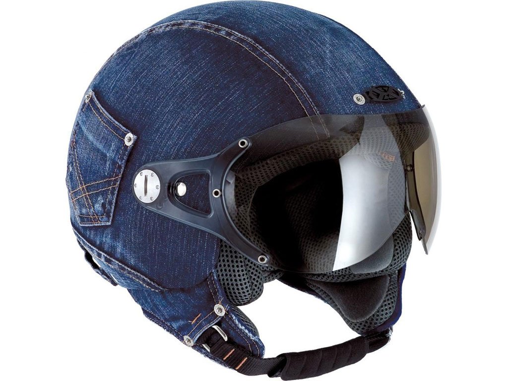 Nexx Helmets. Casco X60 Denim. Materiale termoplastico ad alta resistenza agli urti. Visiera leggermente colorata e antigraffio. Fodera interna: antibatterica e lavabile. Chiusura a cricchetto micrometrica. Prezzo: euro 159,90.