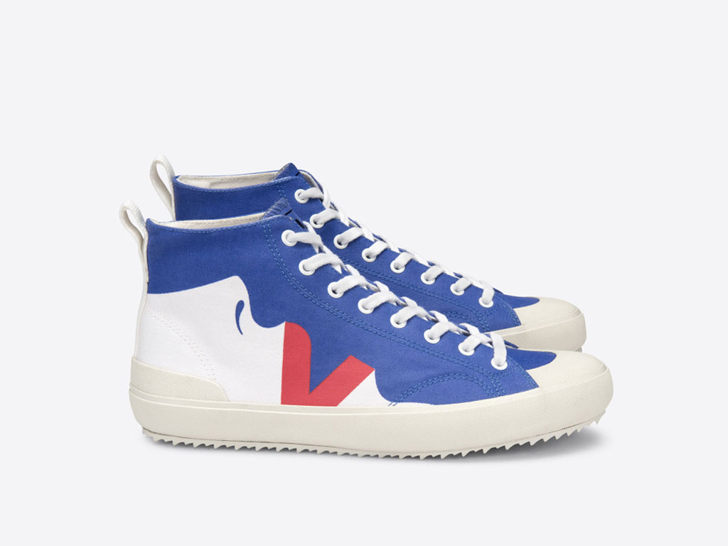 Veja Studio. Sneakers Lips, modello Nova High, in edizione limitata, con stampa disegnata da Malika Favre. Realizzata in cotone organico e gomma amazzonica per le suole. Prezzo: euro 110,00.