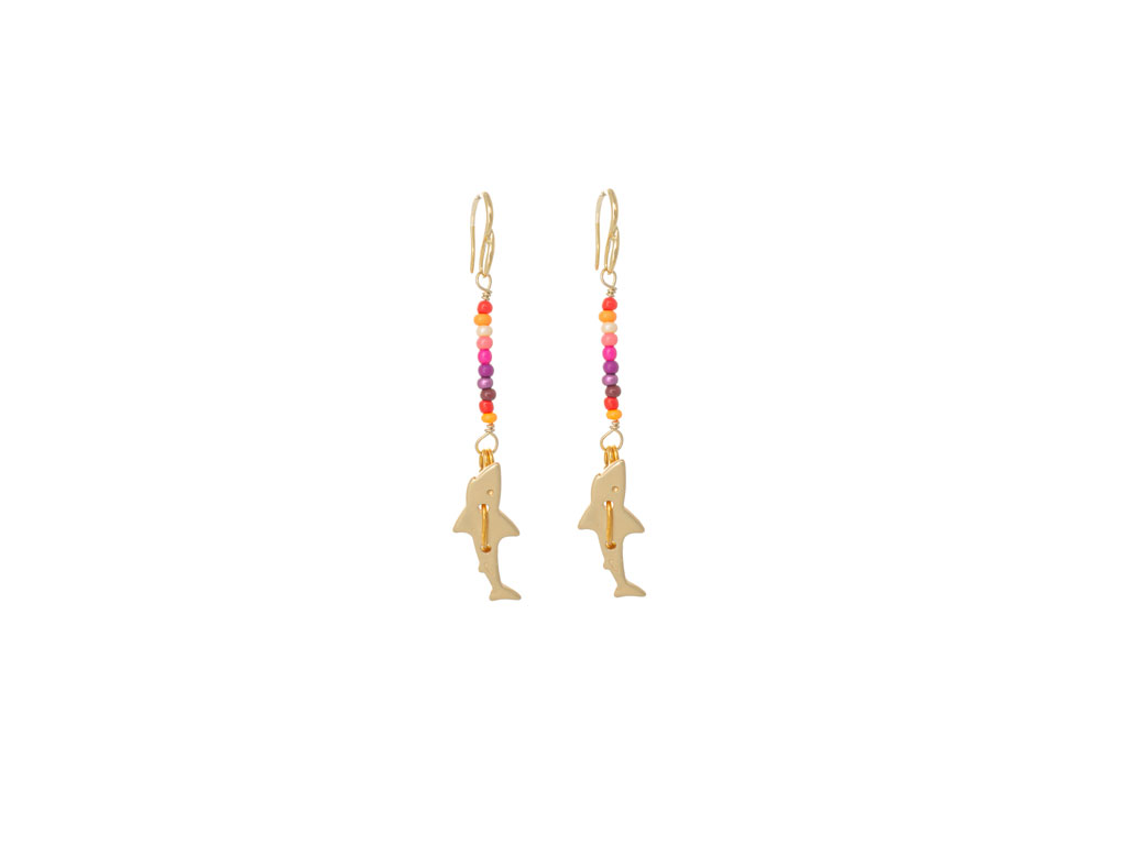 Chiara Costacurta. Orecchini colorati Squalo. Perle di vetro fatte a mano, catena e pendente in argento e ciondolo placcato oro. Nickel free. Effetto antinfiammatorio e antiossidante. Prezzo: euro 52,00 cad. - euro 92,00 coppia.