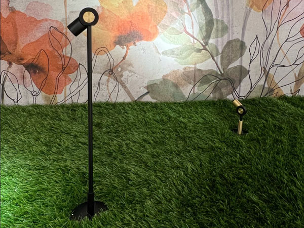 Zava Nino outdoor stelo lungo Design Franco Zavarise Anteprima Euroluce 2023 600x450