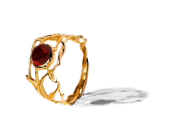 Atelier VM Anello Dafne Oro Giallo e Granato Anelli Estate 2024