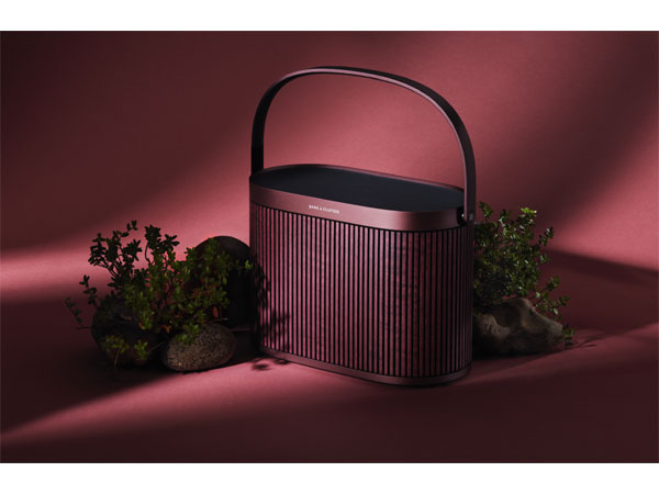 Bang Olufsen Beosound A5 Cranberry Red Natale 2024