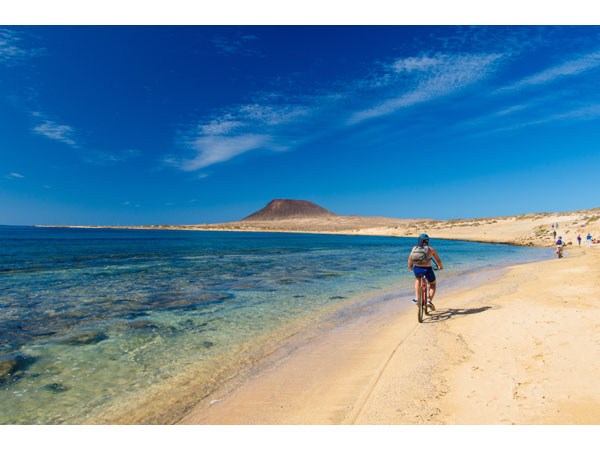 Isole Canarie La Graciosa Playa La Francesa Otto Itinerari in Bici 2024