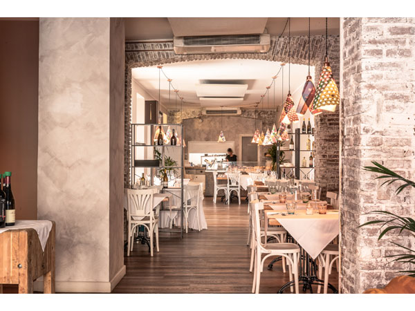 Locale Milano via Domenico Cirillo Ristoranti San Valentino 2024